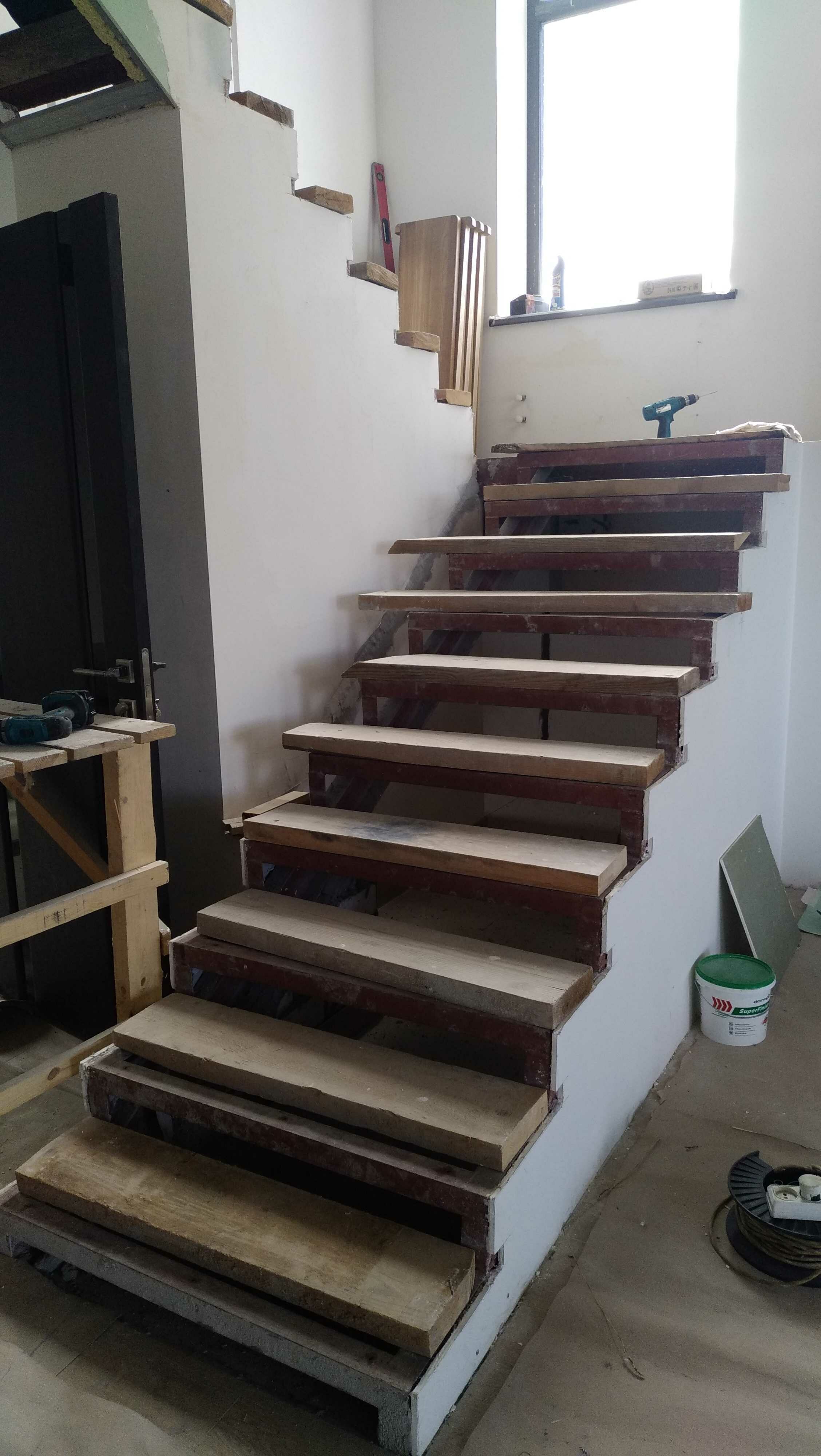 деревянная лестница стиле прованс
