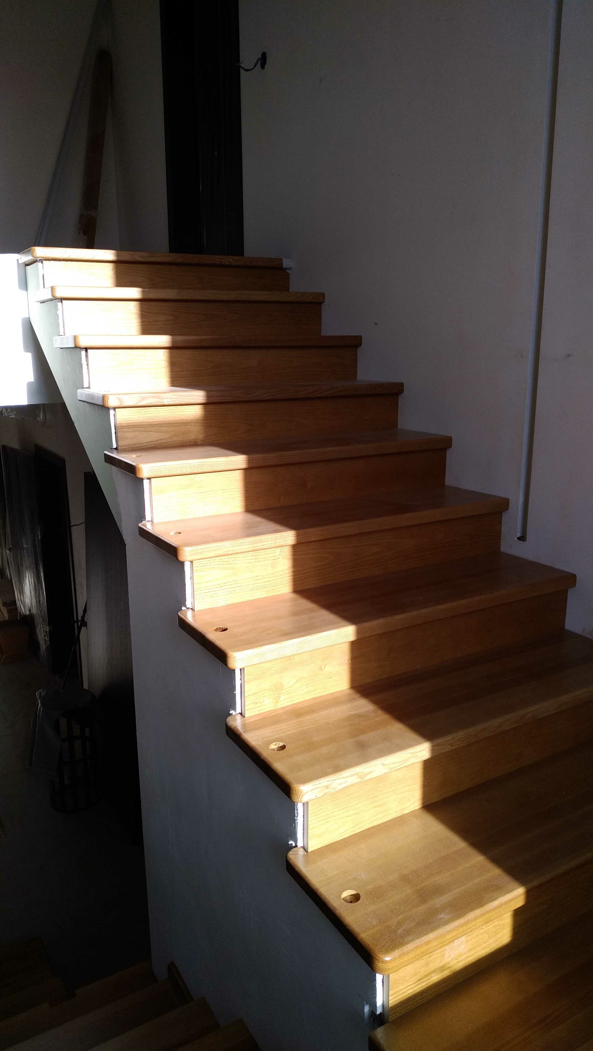 деревянные лестницы в нижнем