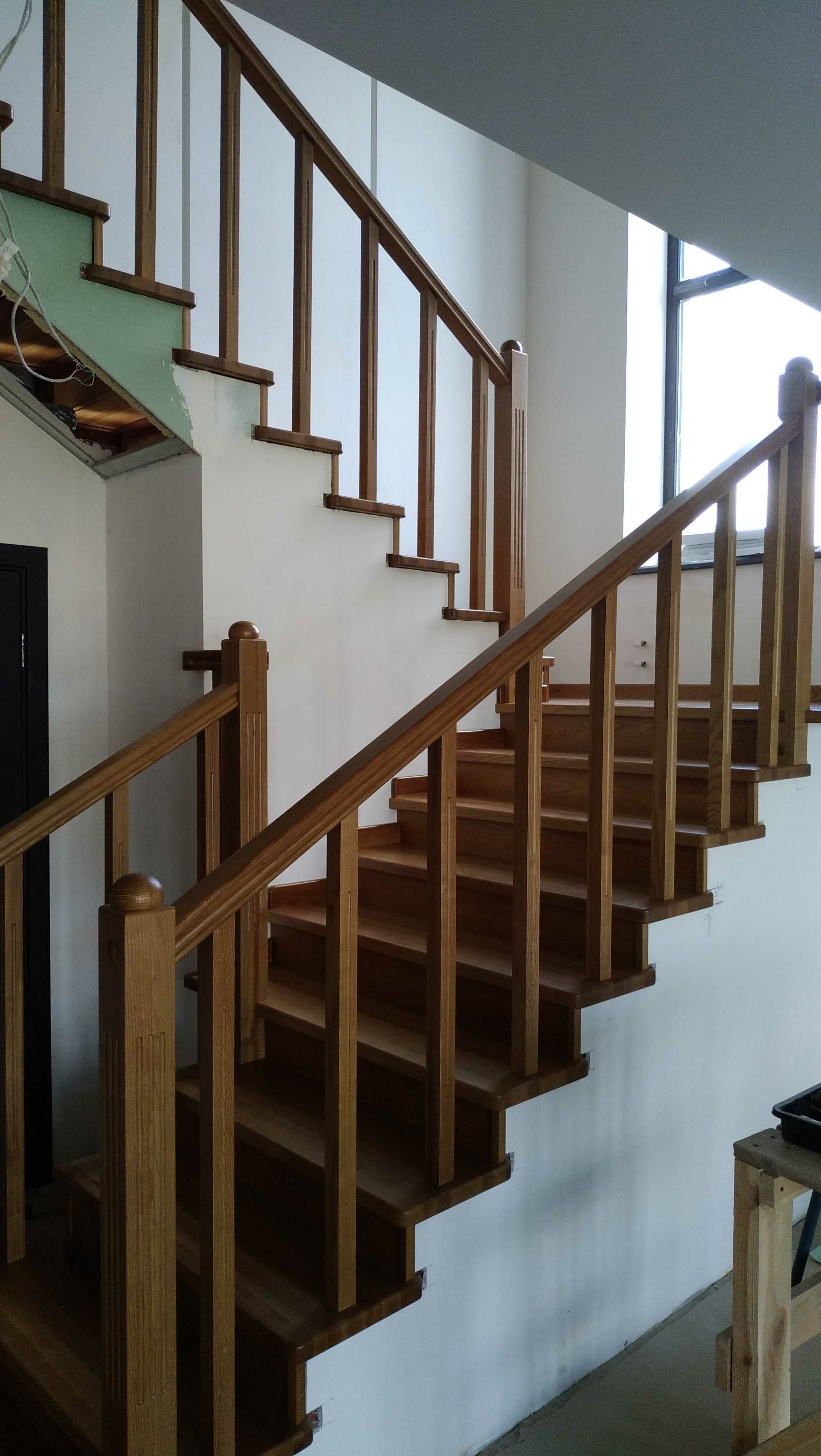 деревянные лестницы второй этаж дешево